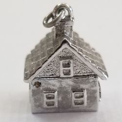 Charm House With Spring Open Top.