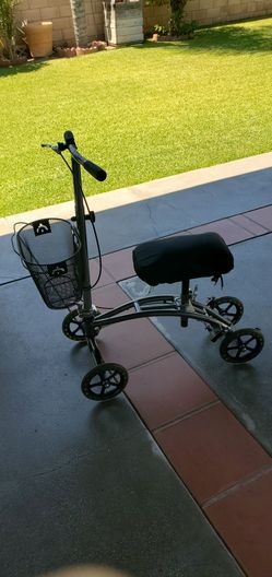 Drive 796 Knee Walker Scooter