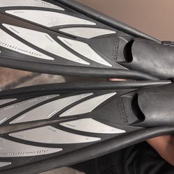 Atomic Aquatics Split fin