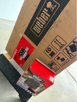 Weber Spirit E-210 2-Burner Liquid Propane Gas Grill in Black with Grill Cover Brand new