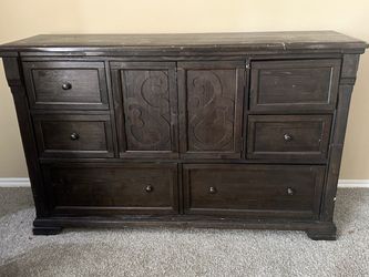 King Size Wood Bedroom Set !