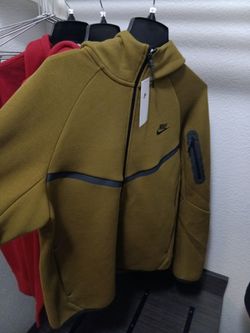 Nike tech olive color