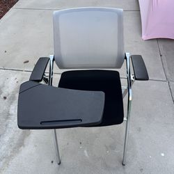 Folding student chair
