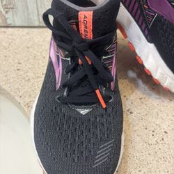 Brooks Adrenaline GTS 19 Running Shoes Size 7  Excellent Condition. Clean, well cared for, lots of life left . Ready for pickup or ship .📦 