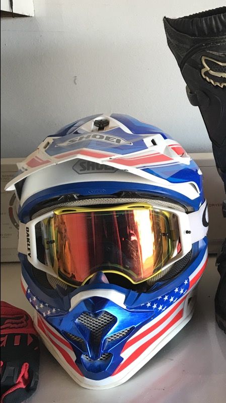 Shoei vfx-w salute size medium helmet and oakley airbrake goggles