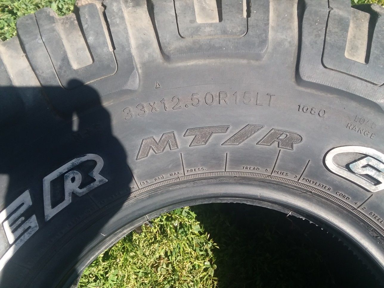 33x12.5x15 tire