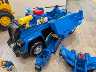 PAW Patrol Mission Cruiser with 6 Vehicles & come with a big CAT