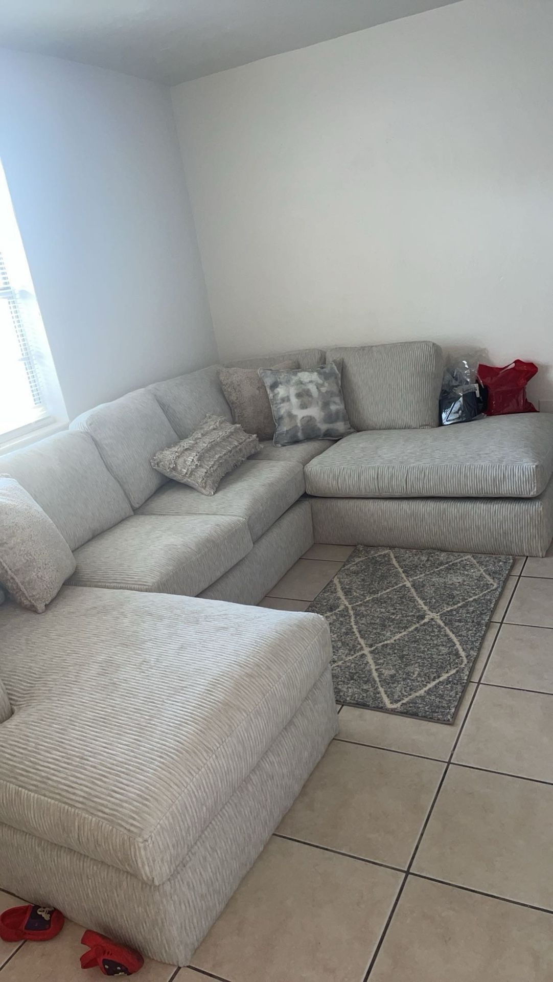 SECTIONAL COUCH