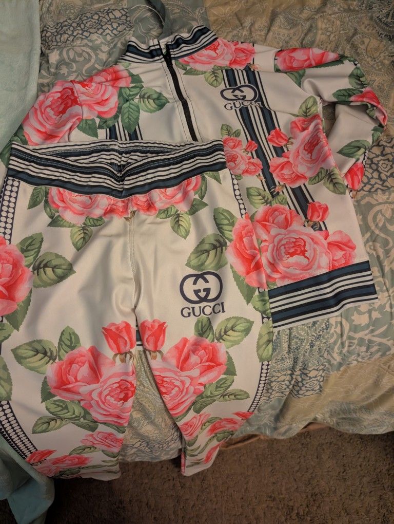 Beautiful Tracksuit Size Small Medium