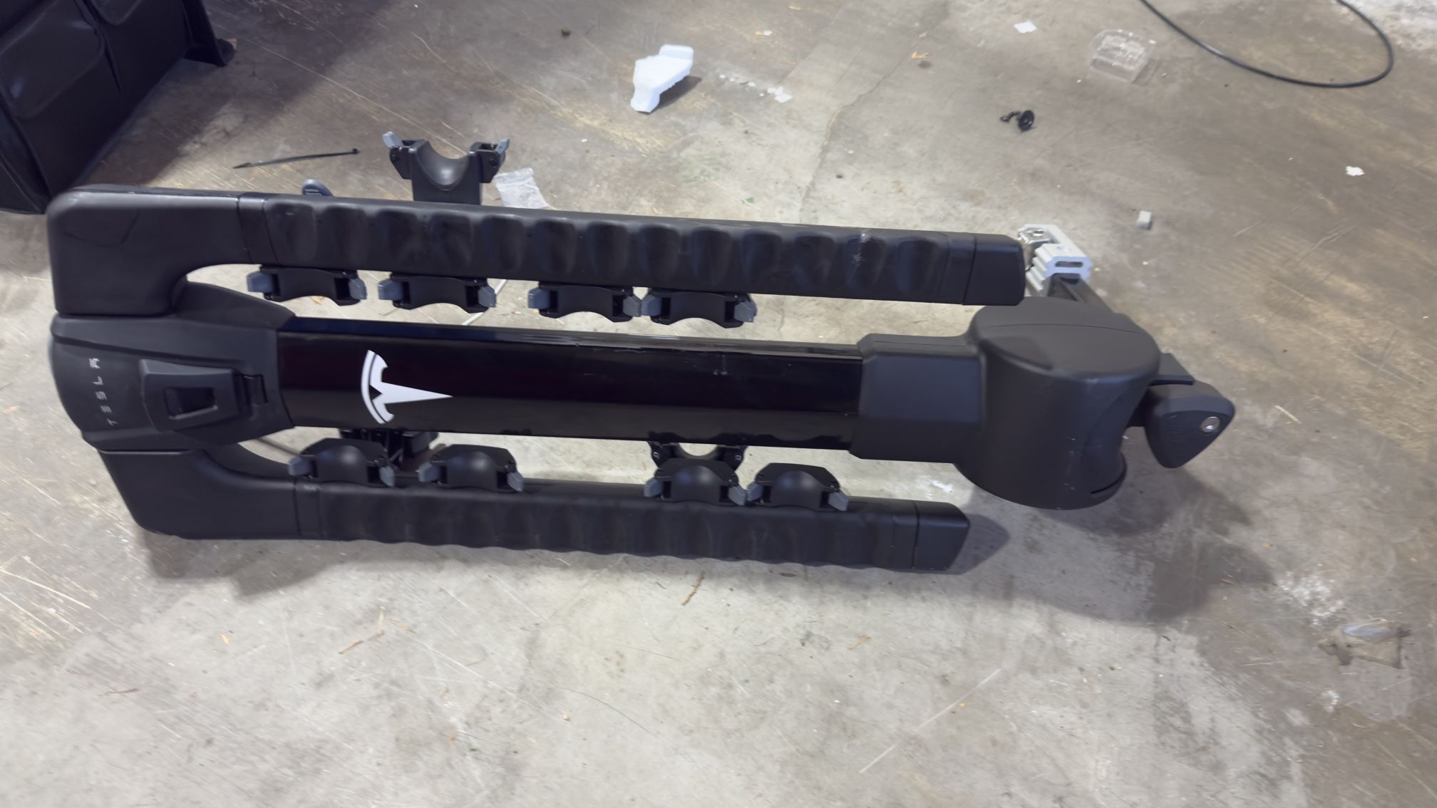 Bike rack - Tesla Official - For Model Y/X With Hitch YAKIMA