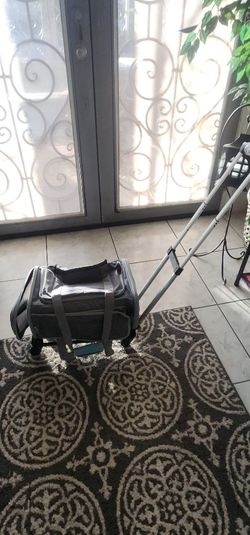 Pet Carrier , Brand New Retails For $70