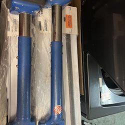 2- CARPET KNEE KICKER Precio $90 Cada Uno