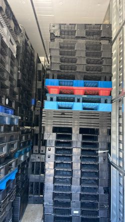 43x43x5 Black Plastic Pallets (Good Condition)