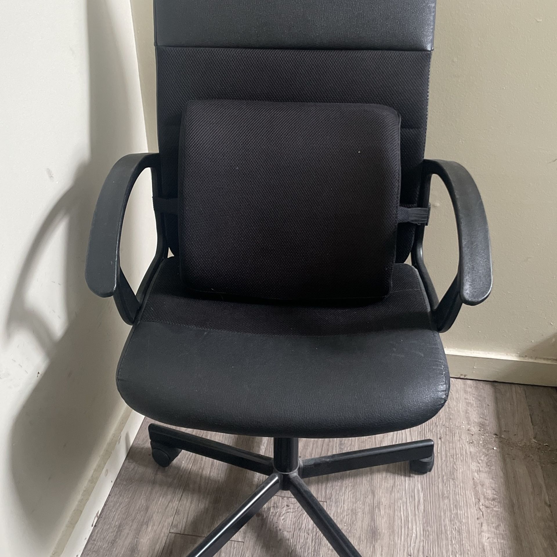 Swivel Chair With Arm Rest