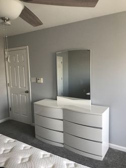 Dresser/Mirror/2 Nightstands