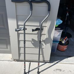 Adult Adjustable Crutches