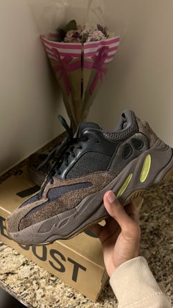 Yeezy 700 Boost Mauve 