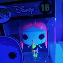 BRAND NEW BLACKLIGHT SALLEY FUNKO IN POP PROTECTOR 