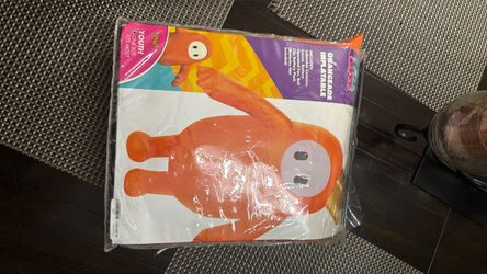 Halloween FALL GUYS ORANGEADE INFLATABLE INCLUDES:    Inflatable Costume    Crown    Battery Operated Fan    Belt Clip Battery ) Make me an offer!!!Pa