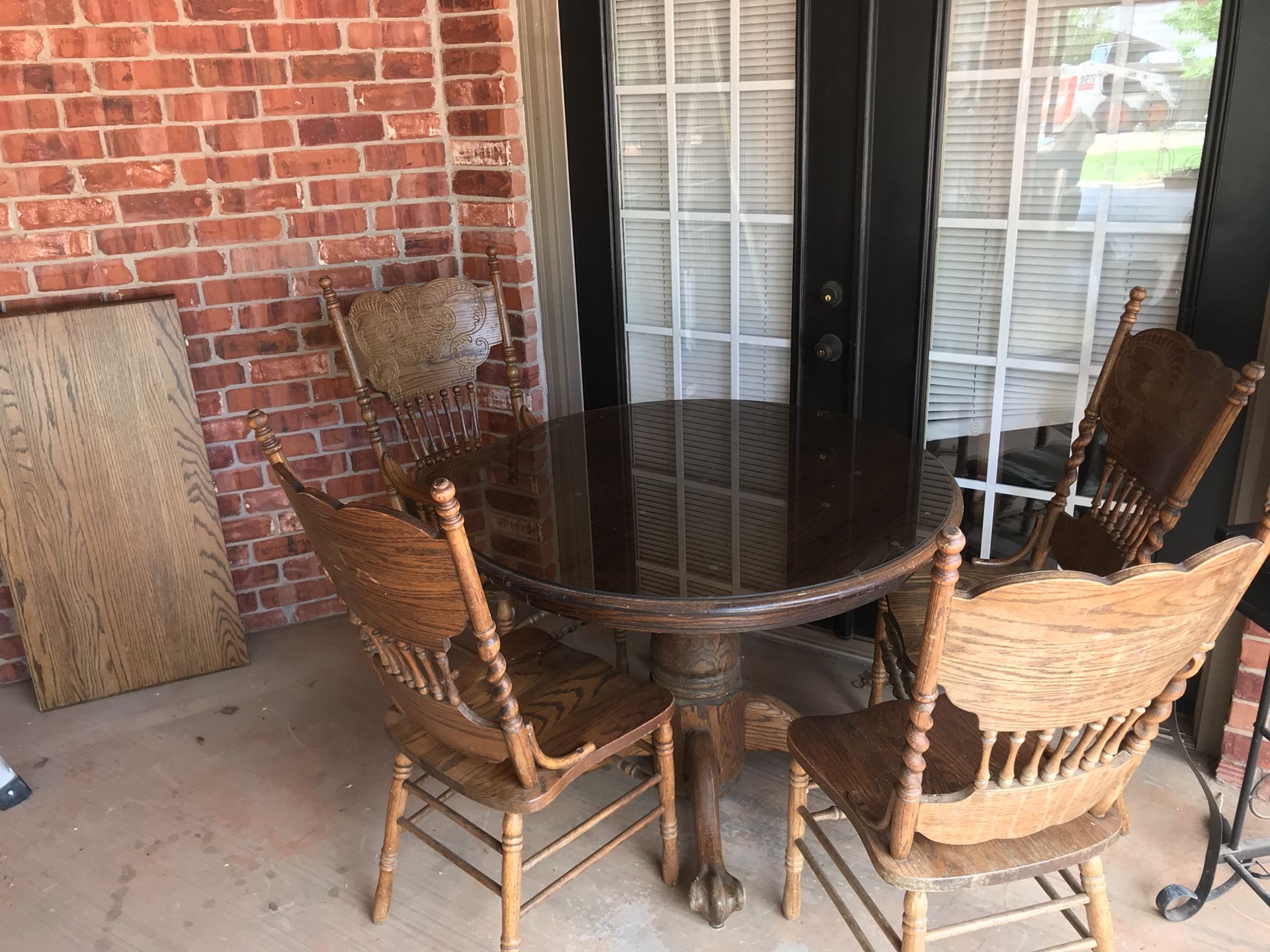 Solid OAK DINING TABLE AND 4 CHAIRS w/ LEAF 1980 HW Hull and SONS