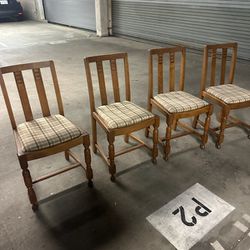 Set Of 4 Dining Chairs 18x16deep