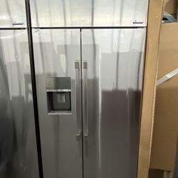 Dacor Built In 42” Side By Side Stainless Steel Refrigerator Ice & Water
