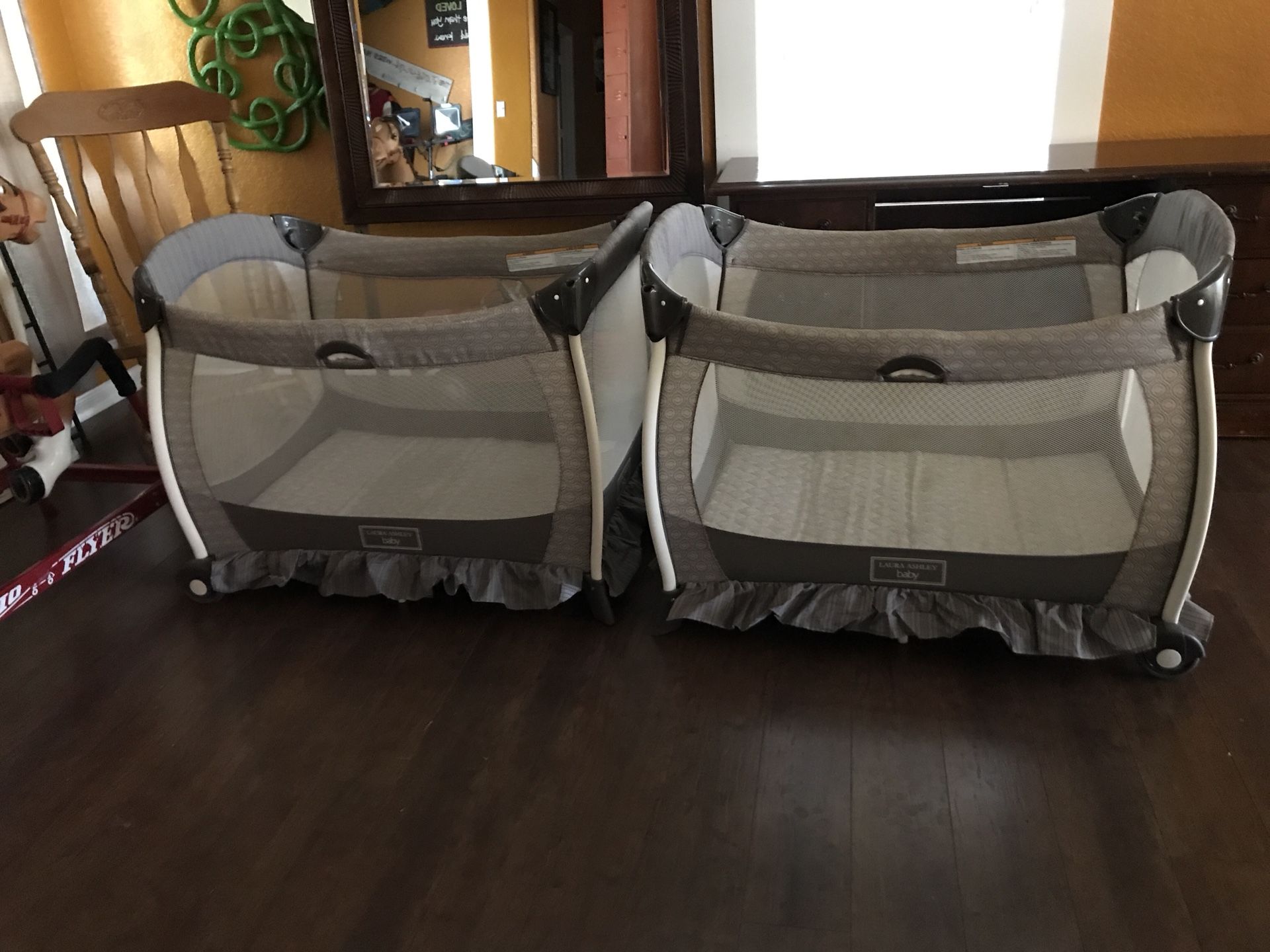 Graco Laura Ashley Pack 'N Play Playard Playpen play pen Canterbury. Used but still in good condition, see pictures. No delivery, Price is firm.