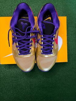 Nike Kobe 5 protro undefeated hall of fame size 9.5 in great condition with box and laces.