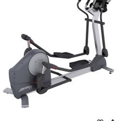 X5 Elliptical Cross Trainer from Life Fitness