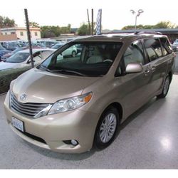 2011 Toyota Sienna XLE Minivan 