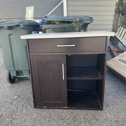 Free cabinet door fell of hinge