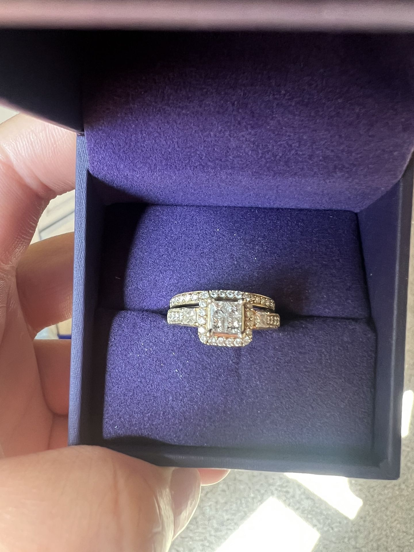 10 kt Gold Wedding Set. 1ct Total Weight. Size 7 3/4
