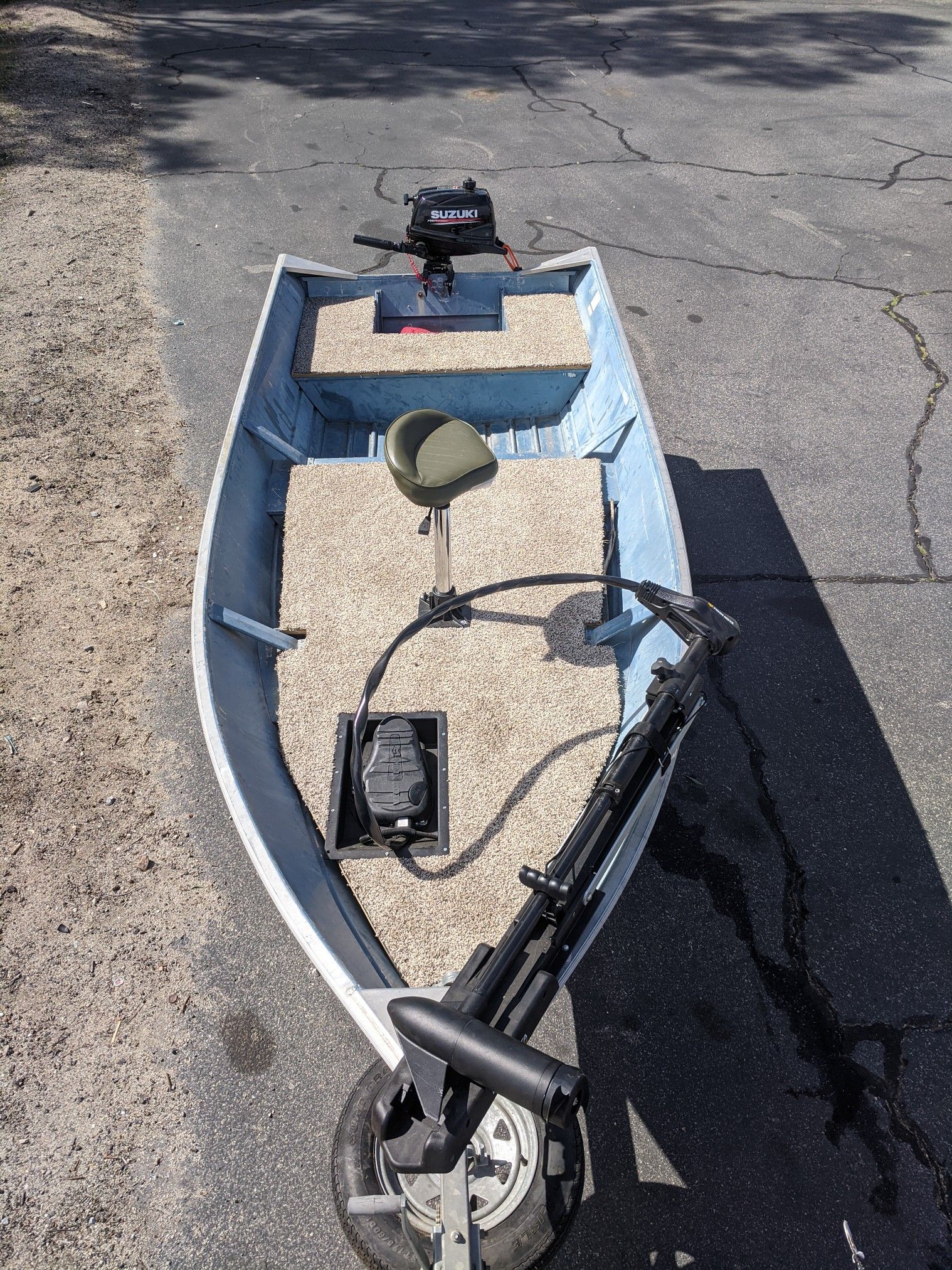 REDUCED PRICE 3500 14ft aluminum bass boat