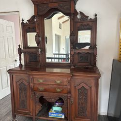 Hutch/cabinet With Mirrors 