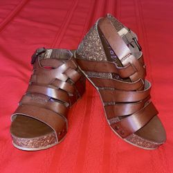 $14 Size 7 Brown Strappy Wedges