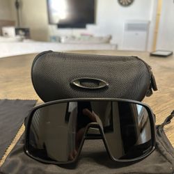Oakley Sutro, Black & White, Comes with glasses case, glasses bag, and lens cleaning cloth