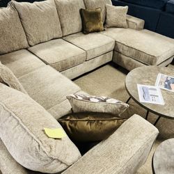 Stylish Stunning cozy Sectional