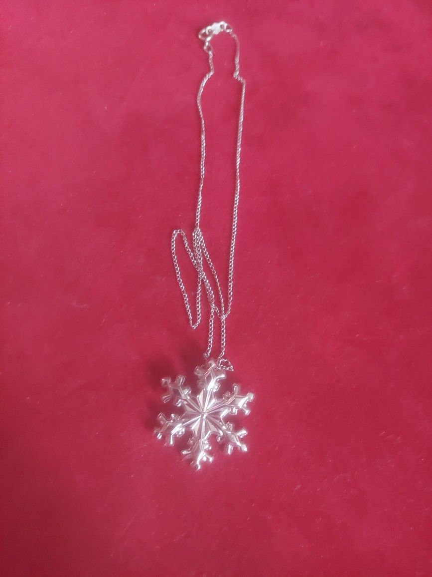1979 Gorham Sterling Silver Snowflake Pendant Necklace 