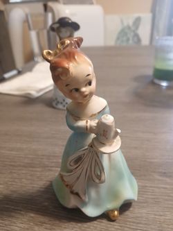 This is a charming vintage ceramic figurine