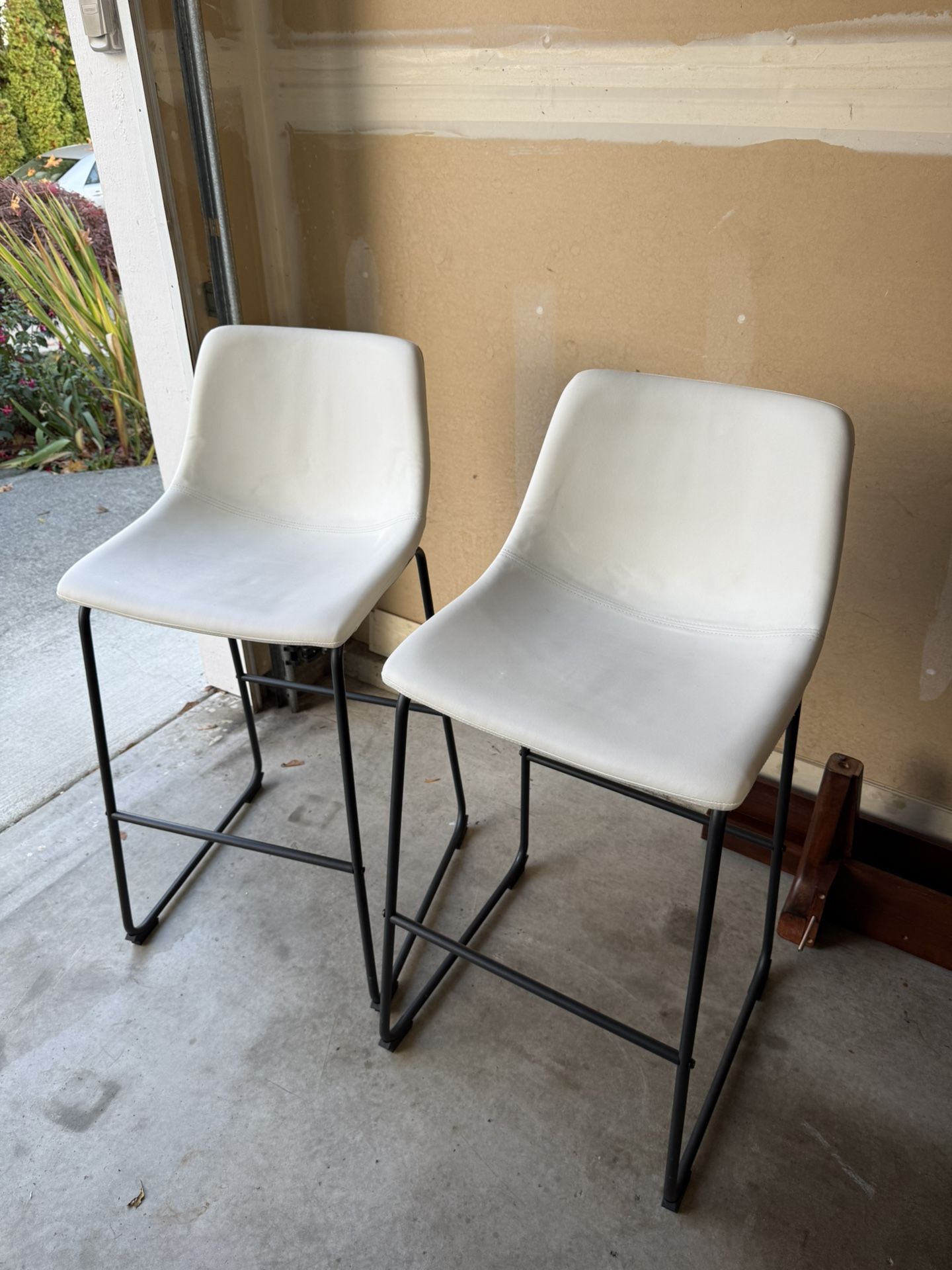 Set of 2 Modern White Bar Stools