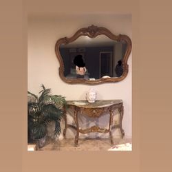 Big Beautiful Vintage Mirror And Table