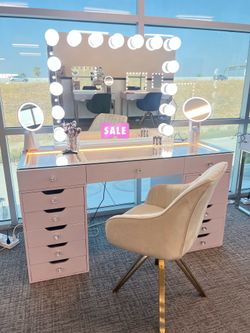 Vanity Desk With LED Lights And Hollywood Mirror 