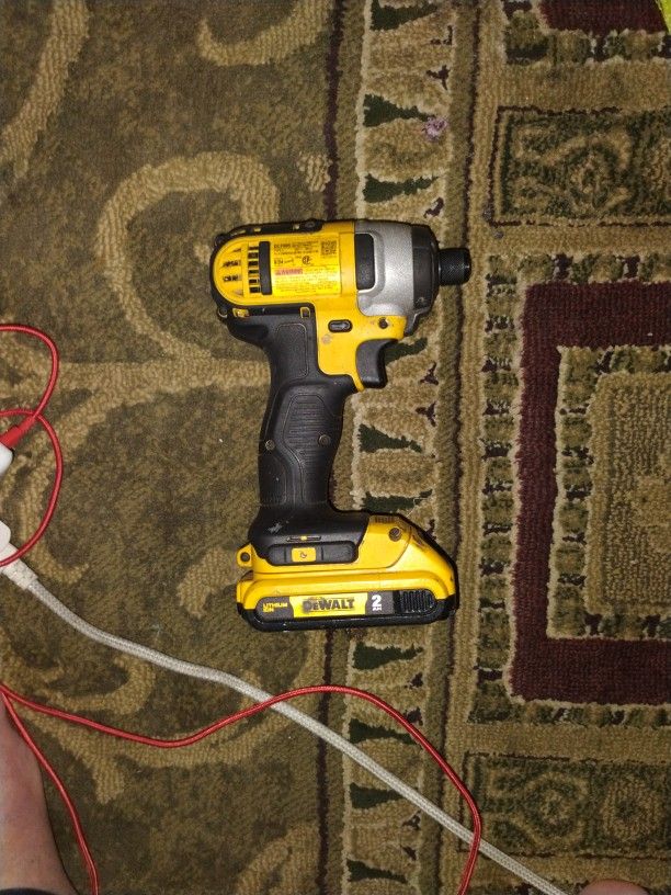 DeWalt Impact Driver With One Battery And Charger