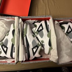 Jordan 4 “Seafoam”