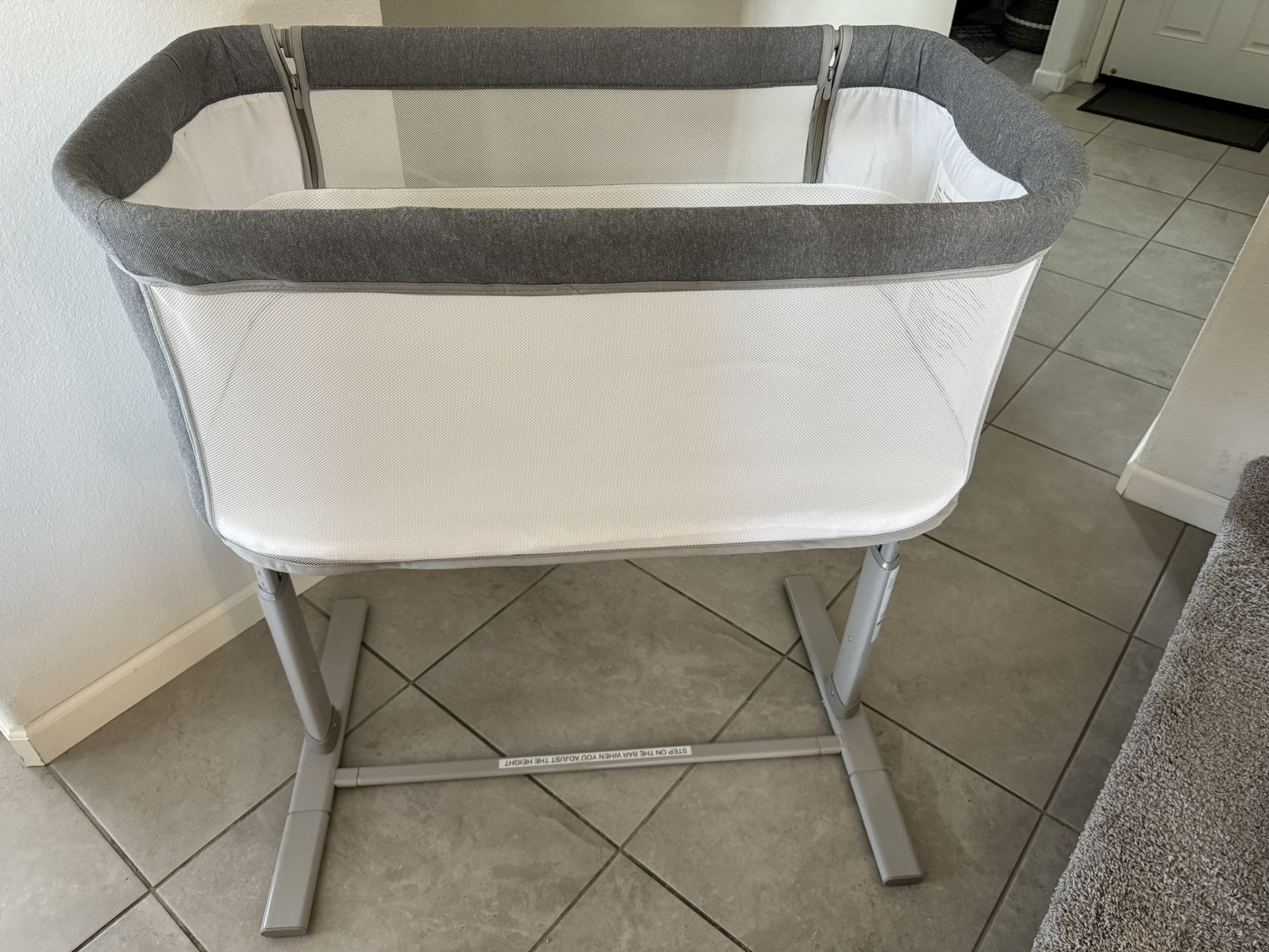 Baby Bassinet - Like New 