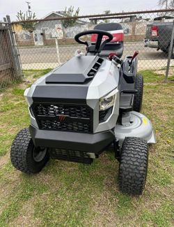 Murray
MT100 42 in. 13.5 HP 500cc E1350 Series Briggs and Stratton Engine 6-Speed Manual Gas Riding Lawn Tractor Mower