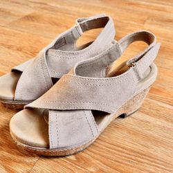 Clarks Womens Wedge Sandal - Size 7