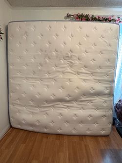 Queen Size Pillow Top Mattress