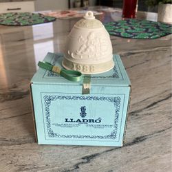 Christmas Lladro Bell - 1988