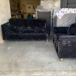 $799 Brand New Sofa And Loveseat Set (read description)